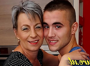 Sex-crazed Stepson Perpetually Knows How in the world to Apologize His Personify Mama Happy!