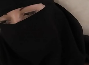 سعودية يزغبها بندر من كسها و ينيكها بالنقاب عشان الفضايح