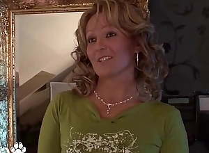 Mature cougar lets a lucky young man piss all over her