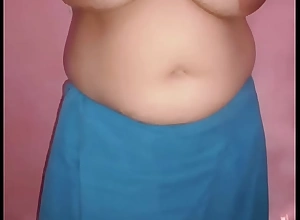Sexy indian wife shows her chunky boobs